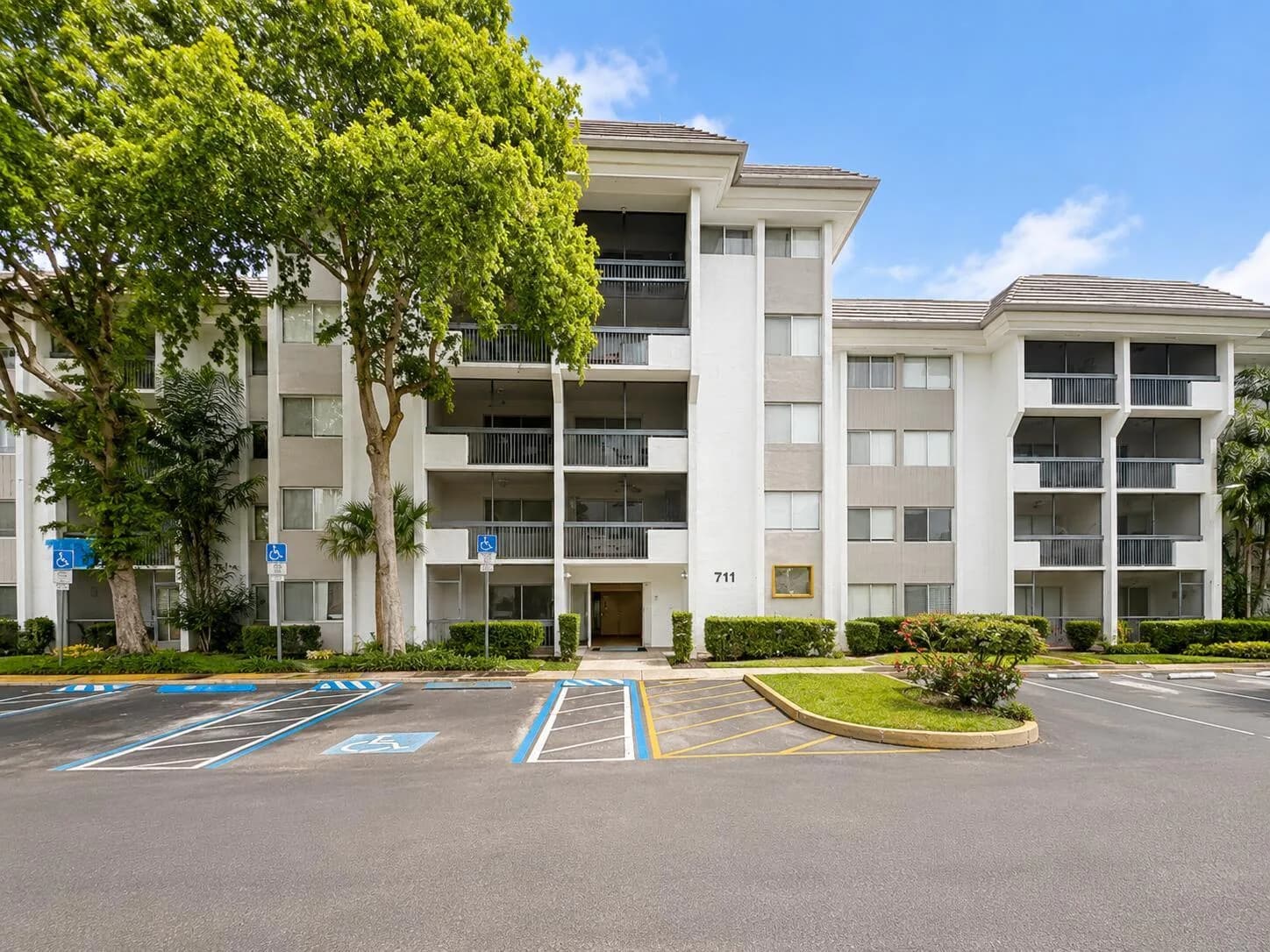 711 N Pine Island Road # 204, Plantation, FL 33324