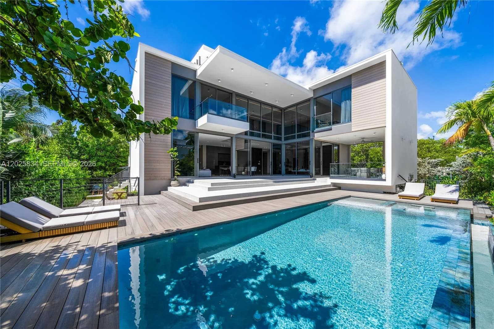 571 Glenridge Rd, Key Biscayne, FL 33149