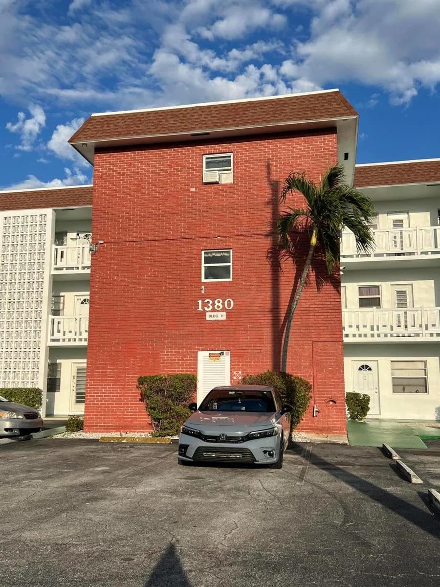 1380 NW 43rd Terrace # 208, Lauderhill, FL 33313