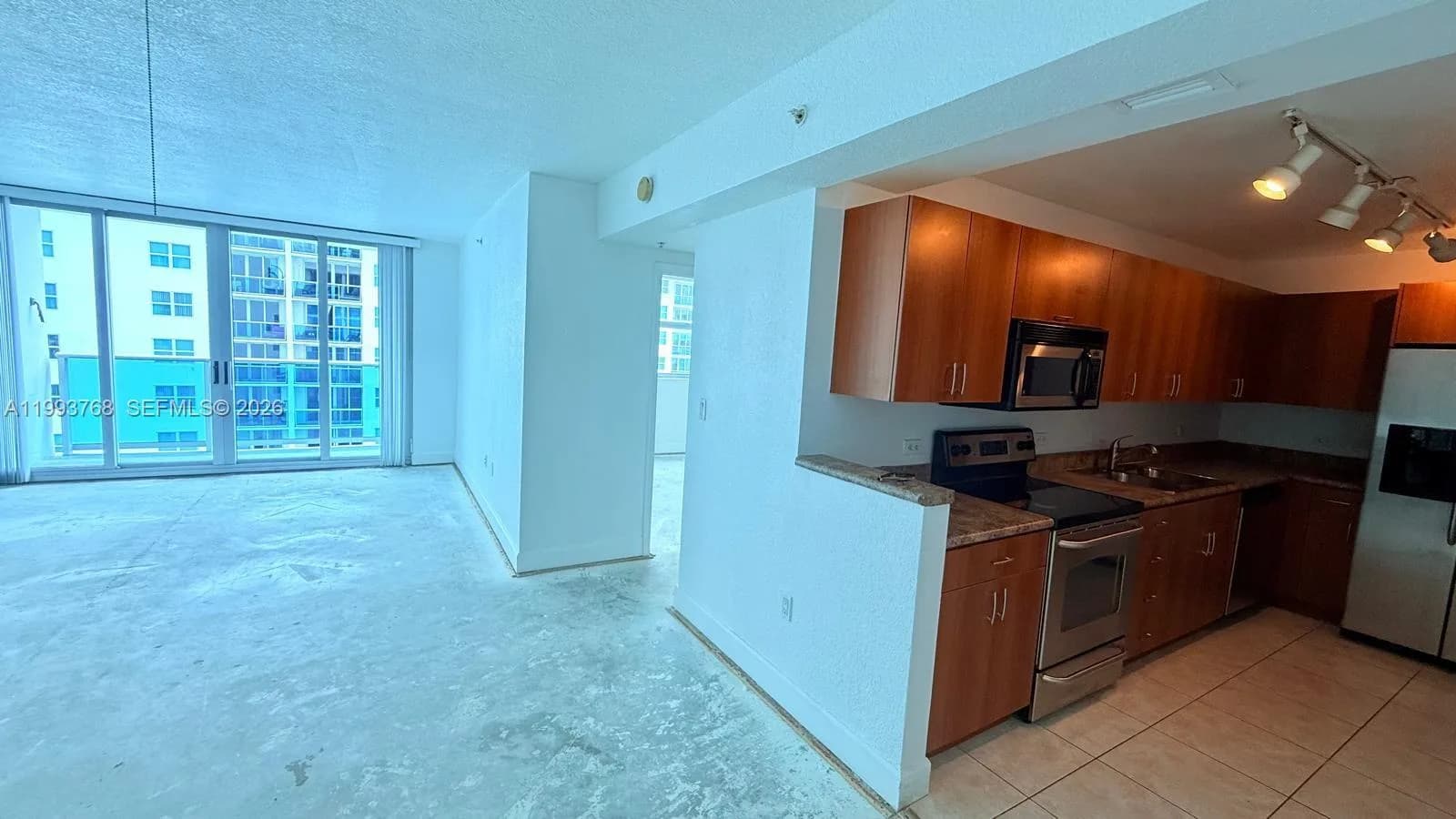 7501 E Treasure Dr # 8B, North Bay Village, FL 33141
