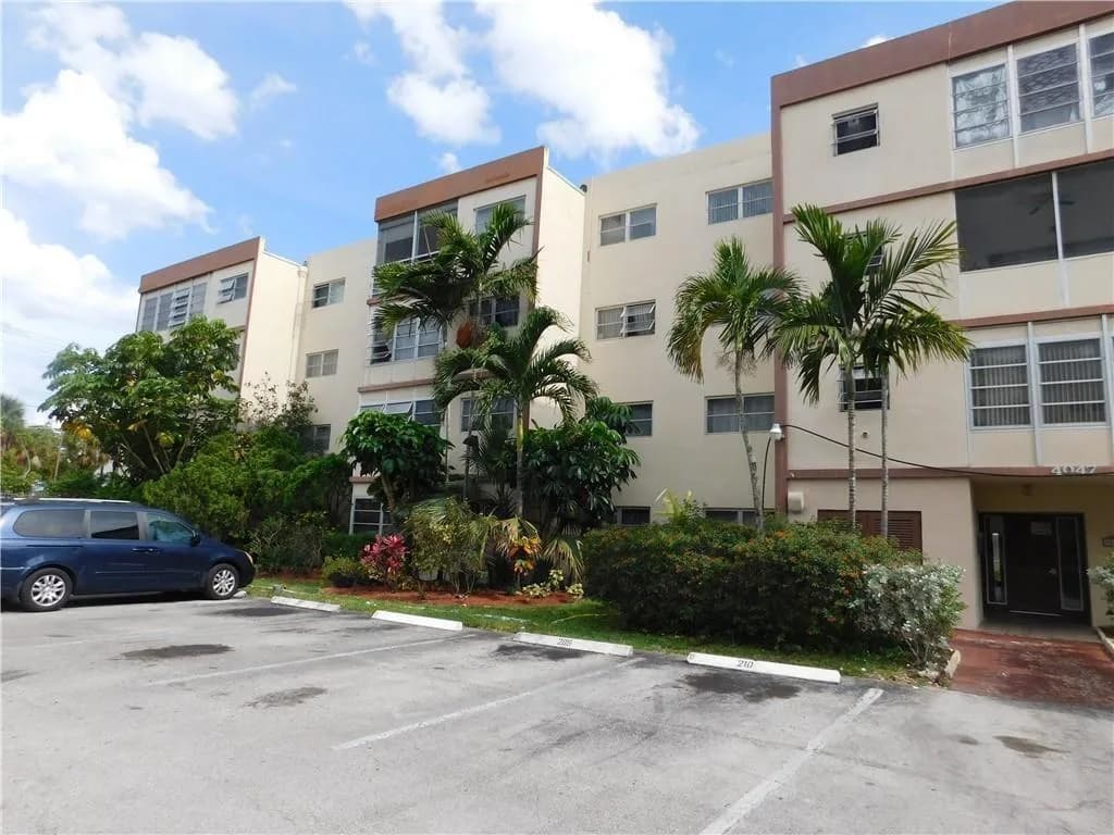 4047 NW 16TH Street # 406, Lauderhill, FL 33313