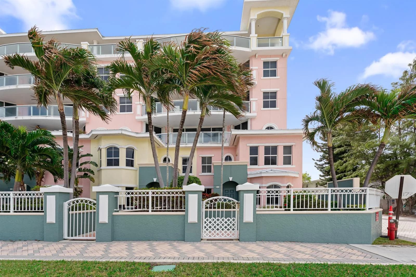 2051 SE 3rd Street # Th8, Deerfield Beach, FL 33441