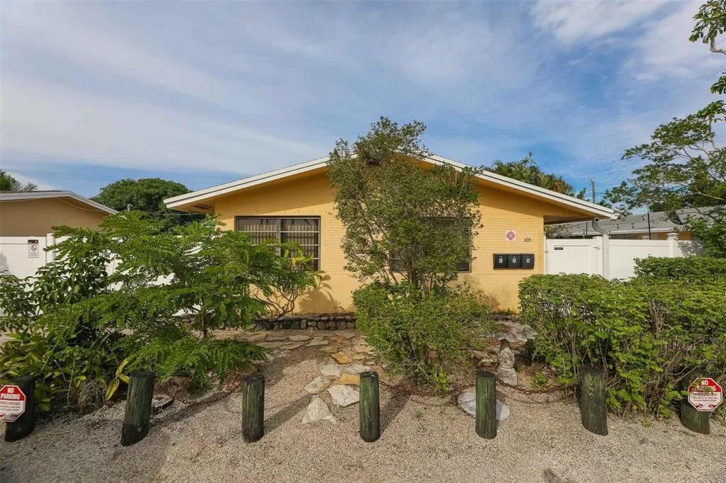 805 NE 40th Street # 1-3, Oakland Park, FL 33334