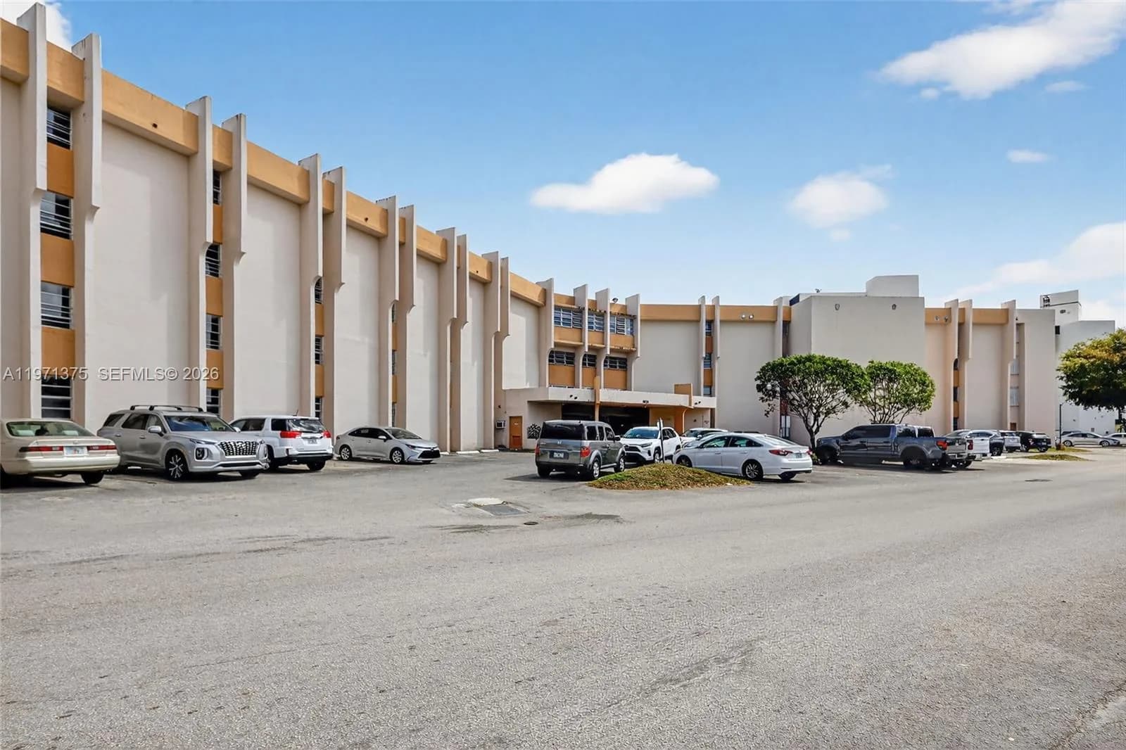 9678 Fontainebleau Blvd # 411, Miami, FL 33172