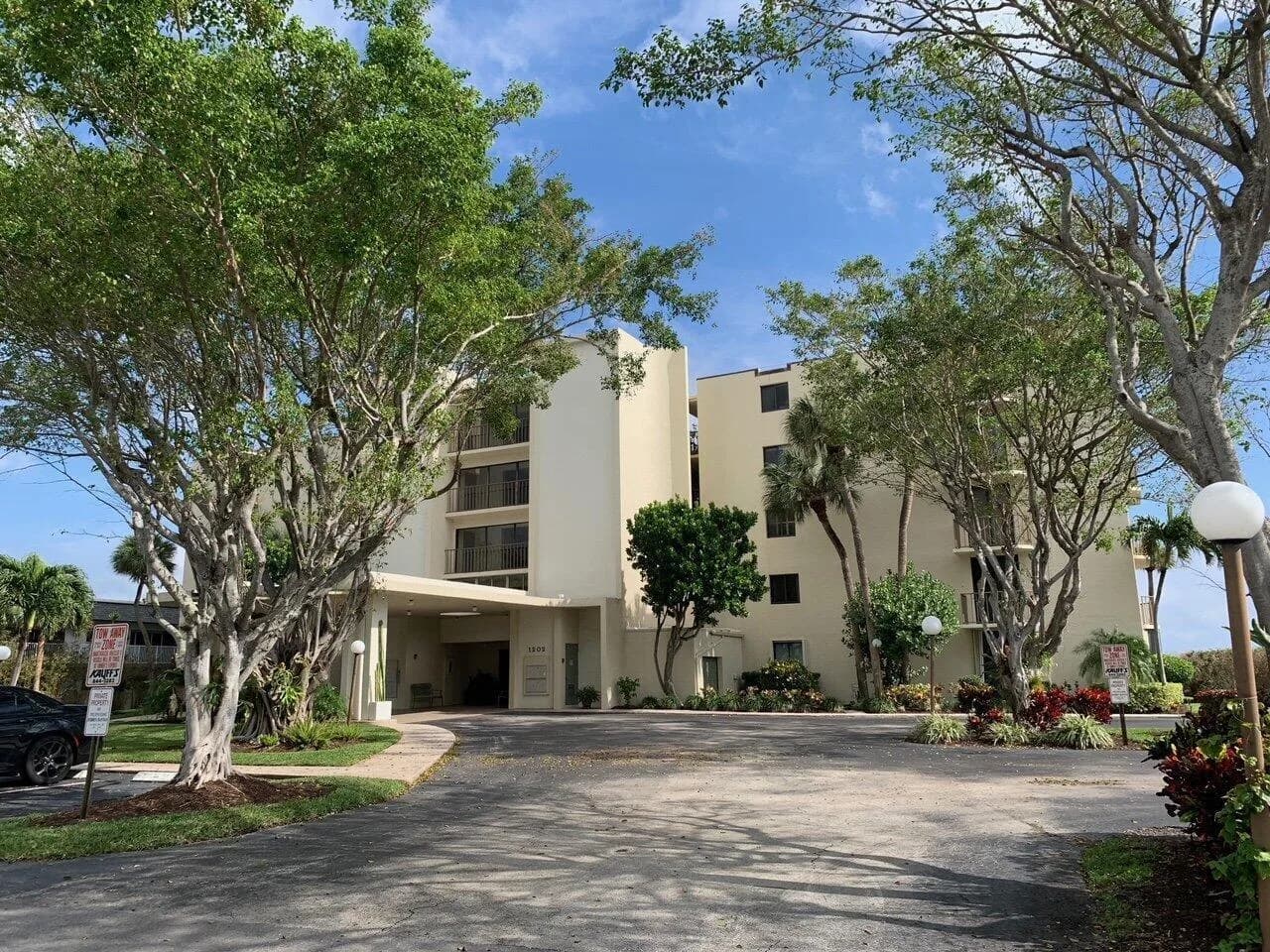 1202 S Lake Drive # 502, Lantana, FL 33462
