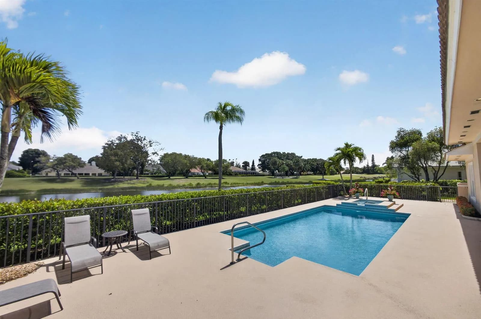 83 Sandbourne Lane, Palm Beach Gardens, FL 33418