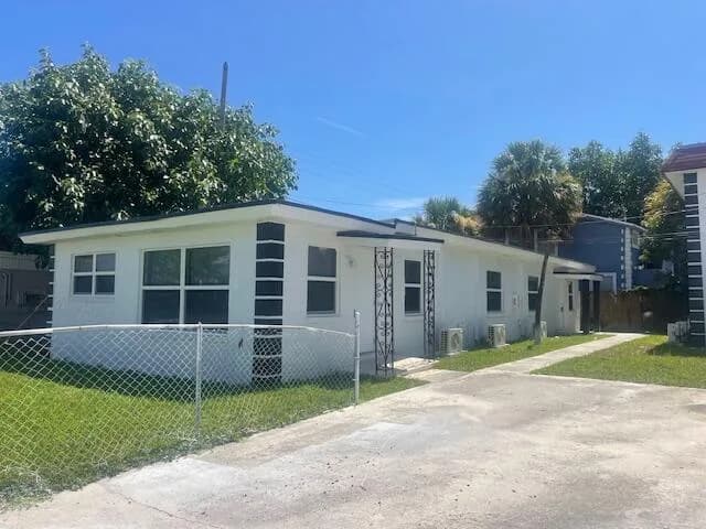 304 N Tamarind Avenue, West Palm Beach, FL 33401