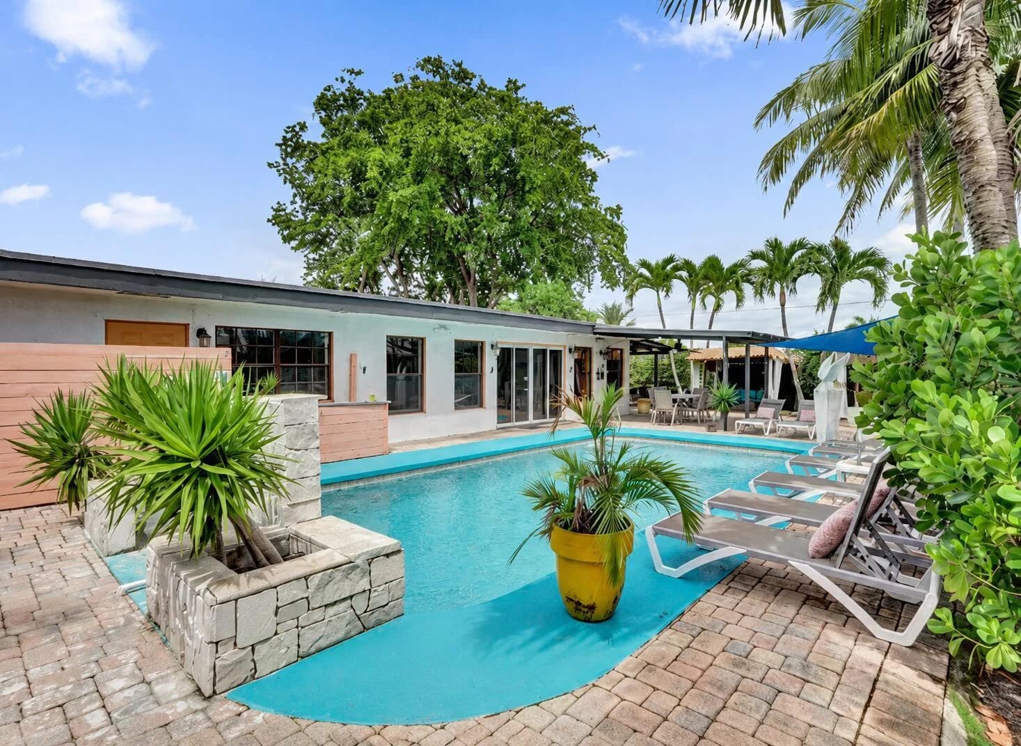 4460 NE 17th Terrace, Oakland Park, FL 33334
