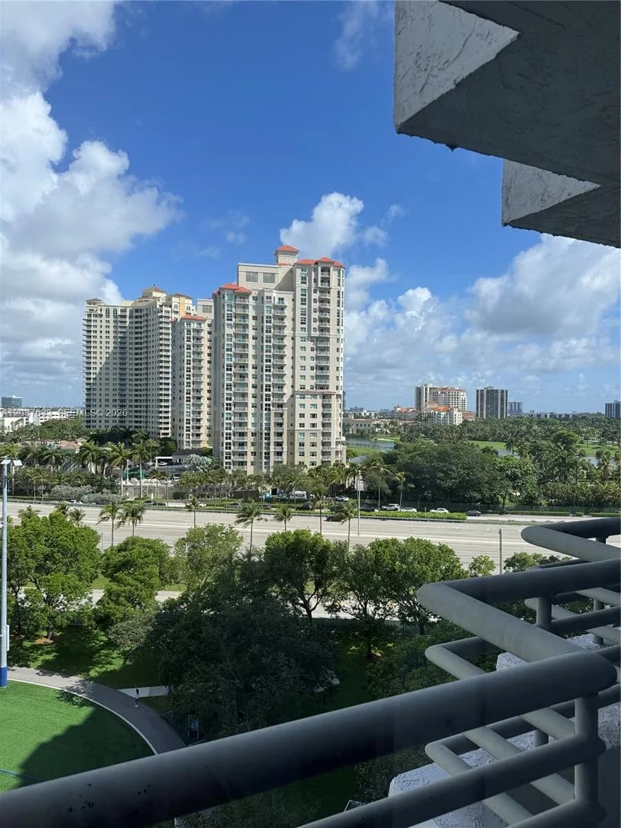 3300 NE 191st St # 1001, Aventura, FL 33180
