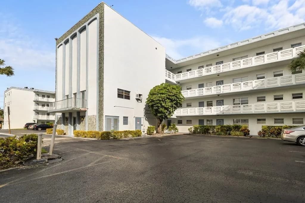 4090 NW 42nd Avenue # 309, Lauderdale Lakes, FL 33319
