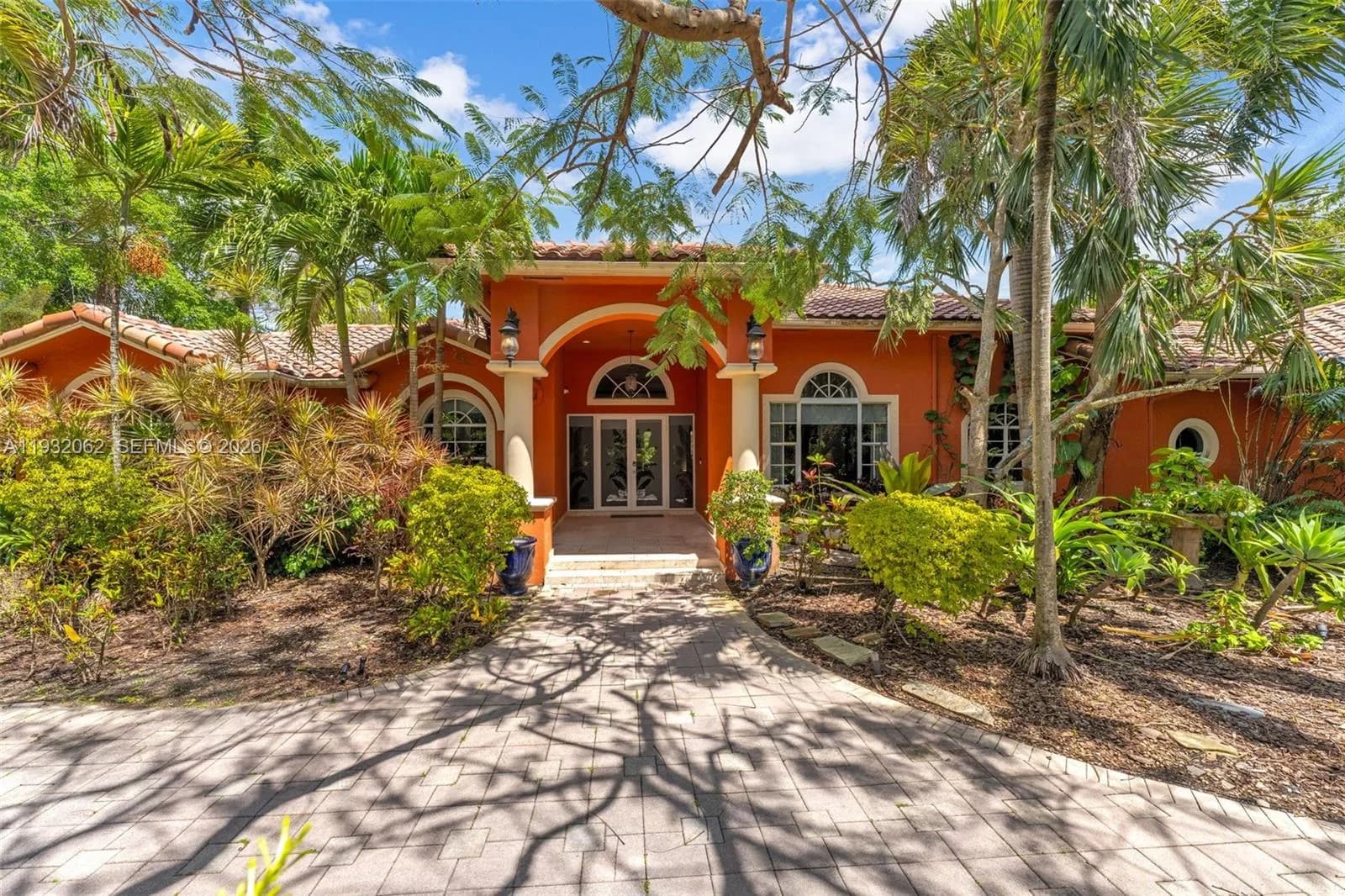 11825 S Mitchell Manor Cir, Pinecrest, FL 33156