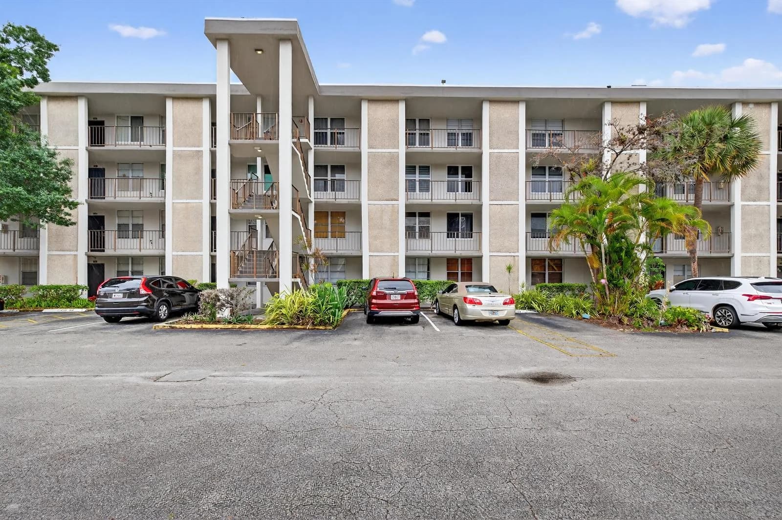 4850 NW 29 Court # 327, Lauderdale Lakes, FL 33313