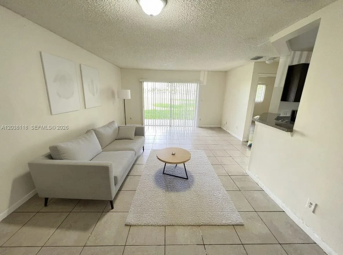 3417 NW 44th St # 104, Oakland Park, FL 33309