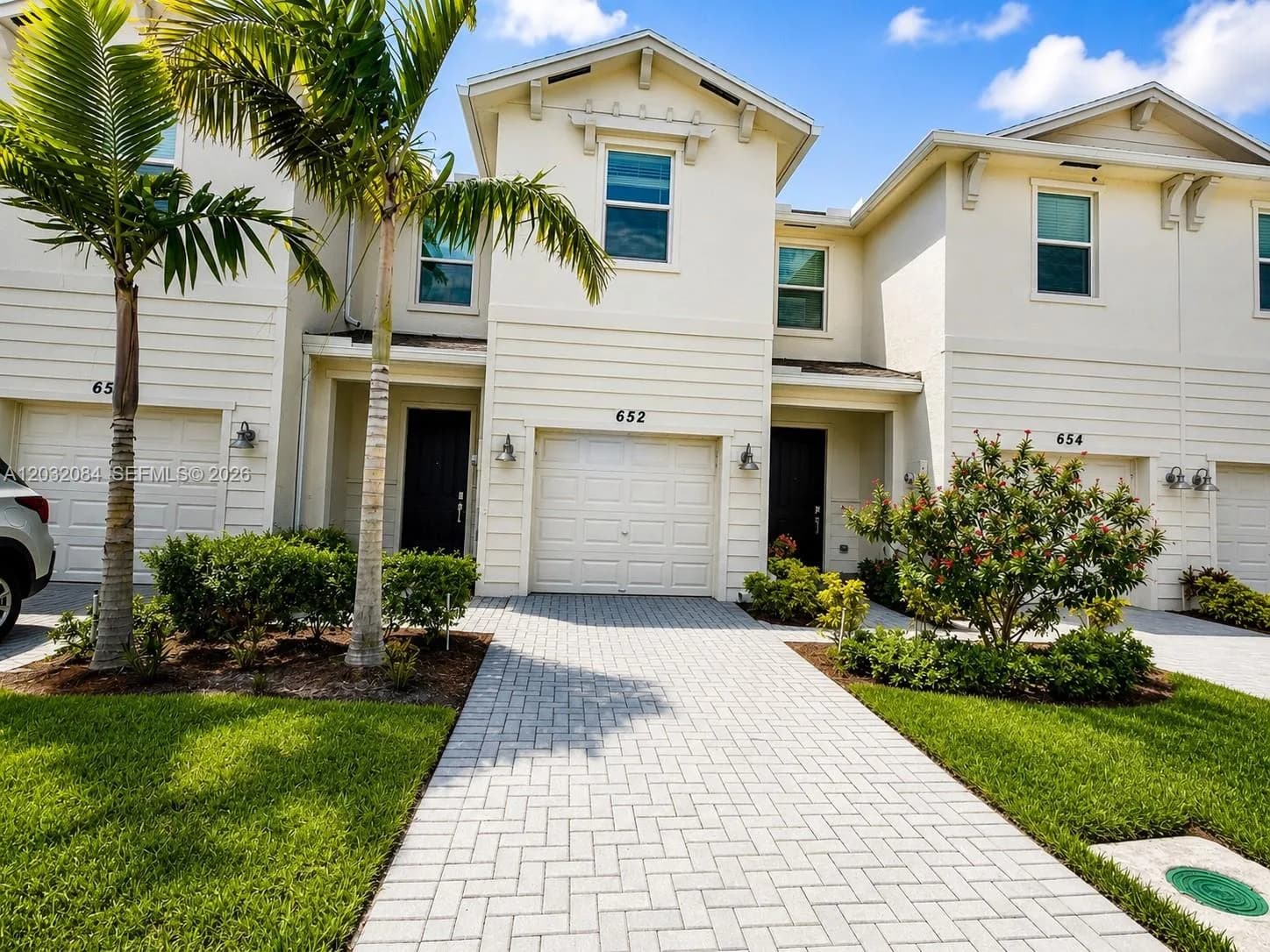 652 SE Lake Falls St, Port St. Lucie, FL 34984