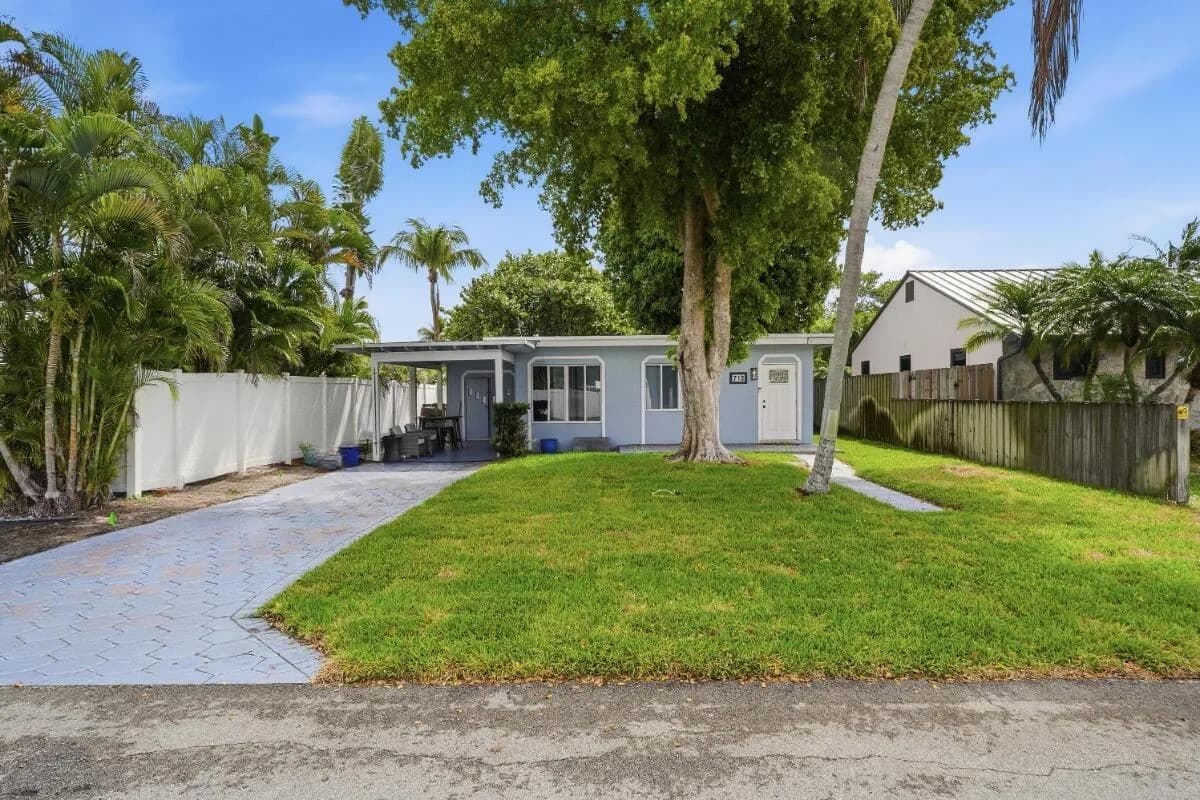 712 NE 10th Avenue, Pompano Beach, FL 33060