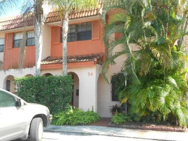54 Matador Lane, Davie, FL 33324