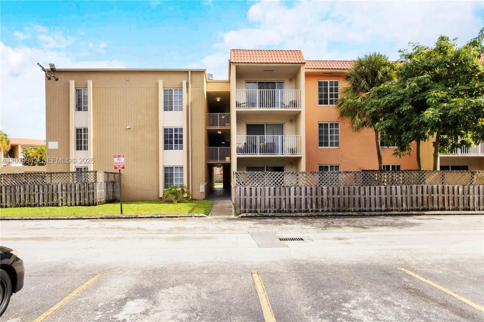 5201 Geneva Way # 211, Doral, FL 33166