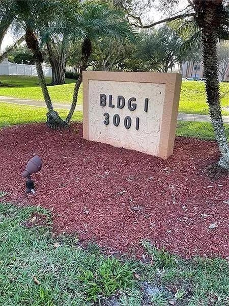 3001 W Rolling Hills # 608, Davie, FL 33328